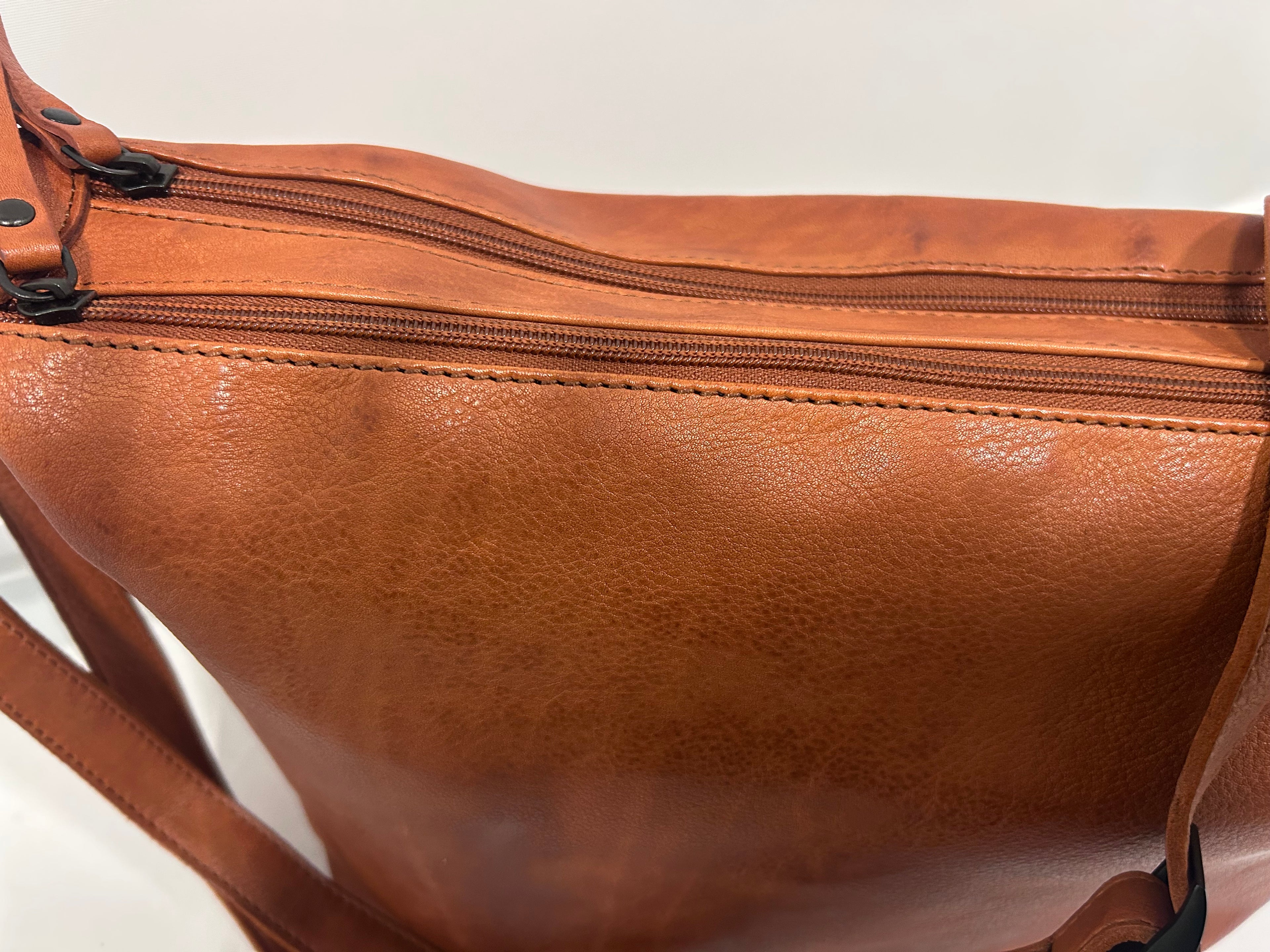 Milleni Leather Handbag 3996